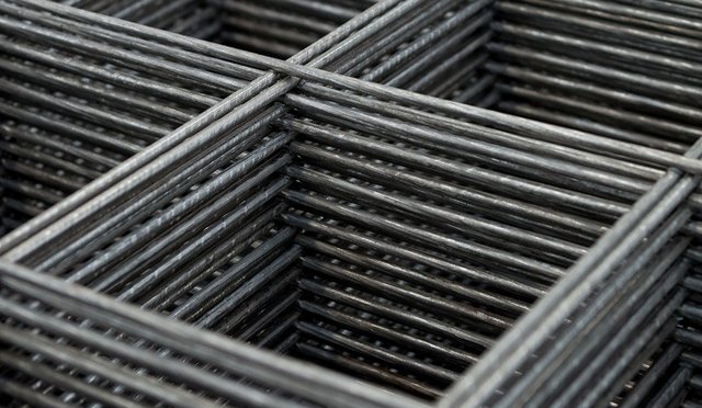 Stacked sheets of welded reinforcing mesh